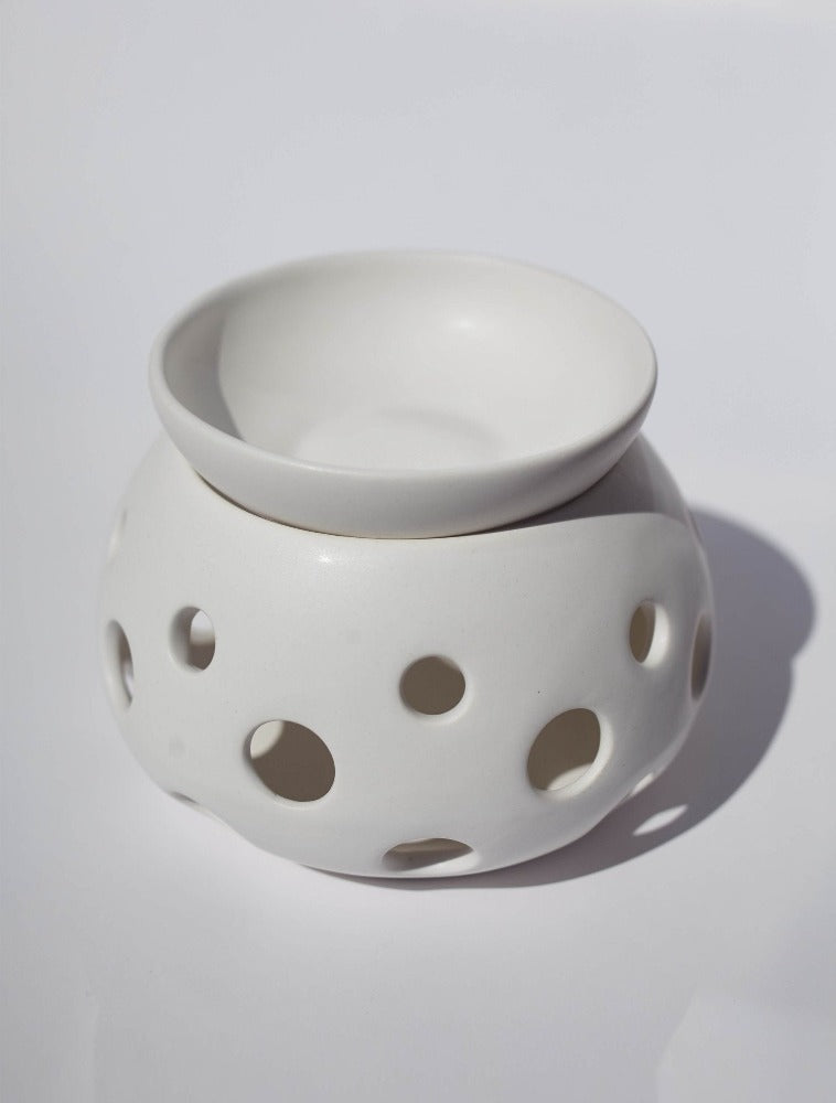 Ceramic Roe Oil Burner in White