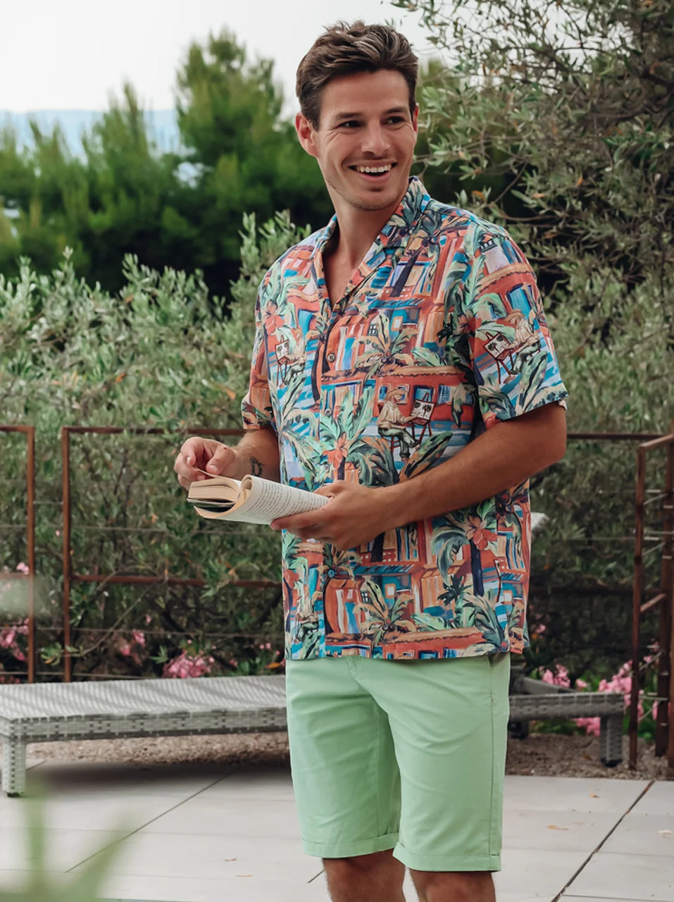 Bermuda Shorts in Olive Green