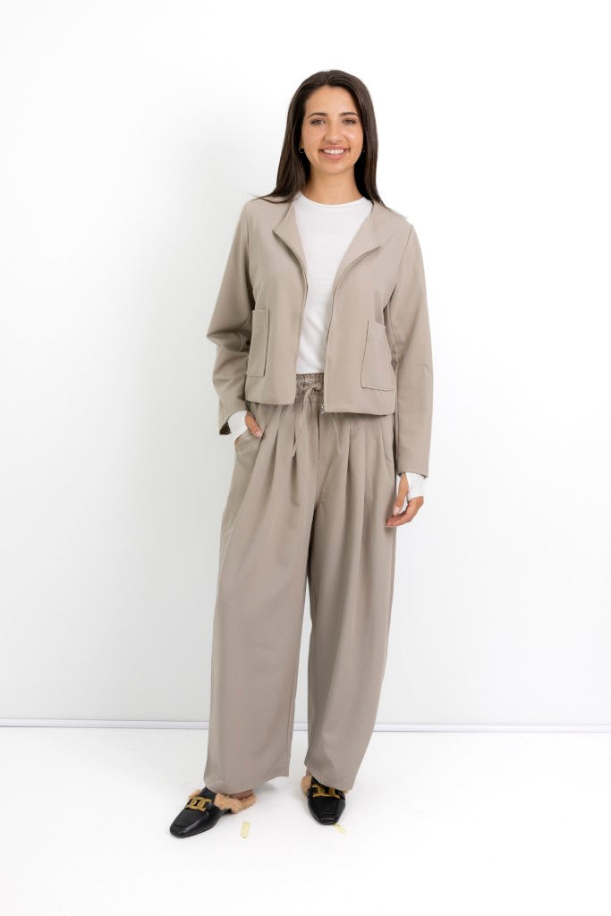 Burbank 2 Pocket Lined Zipper Jacket in Stone