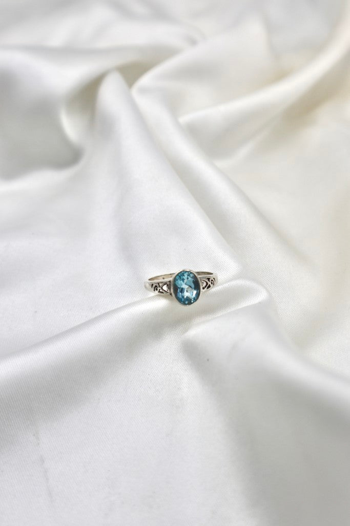 Sterling Silver Band Detail Blue Topaz Ring