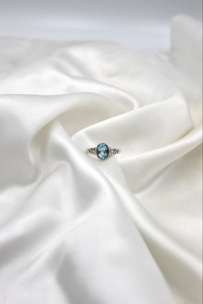 Sterling Silver Band Detail Blue Topaz Ring