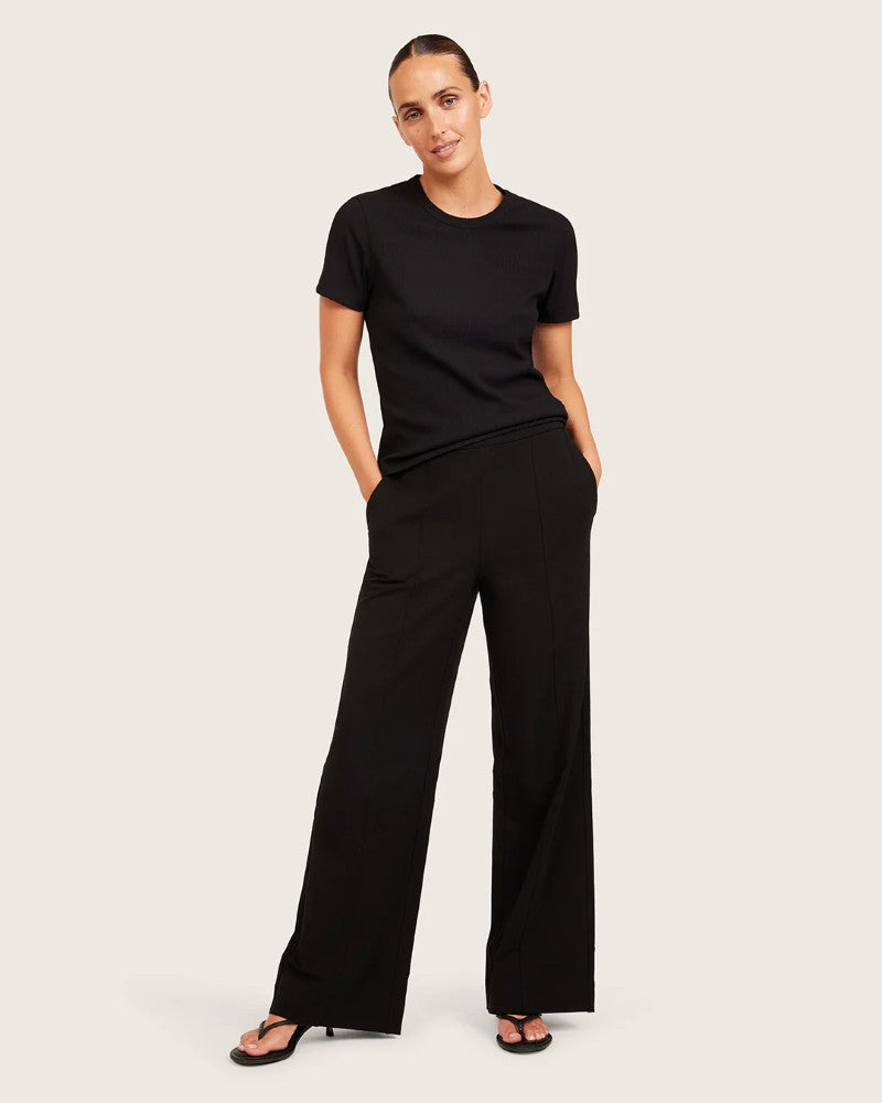 Forme Relaxed Leg Pants in Black