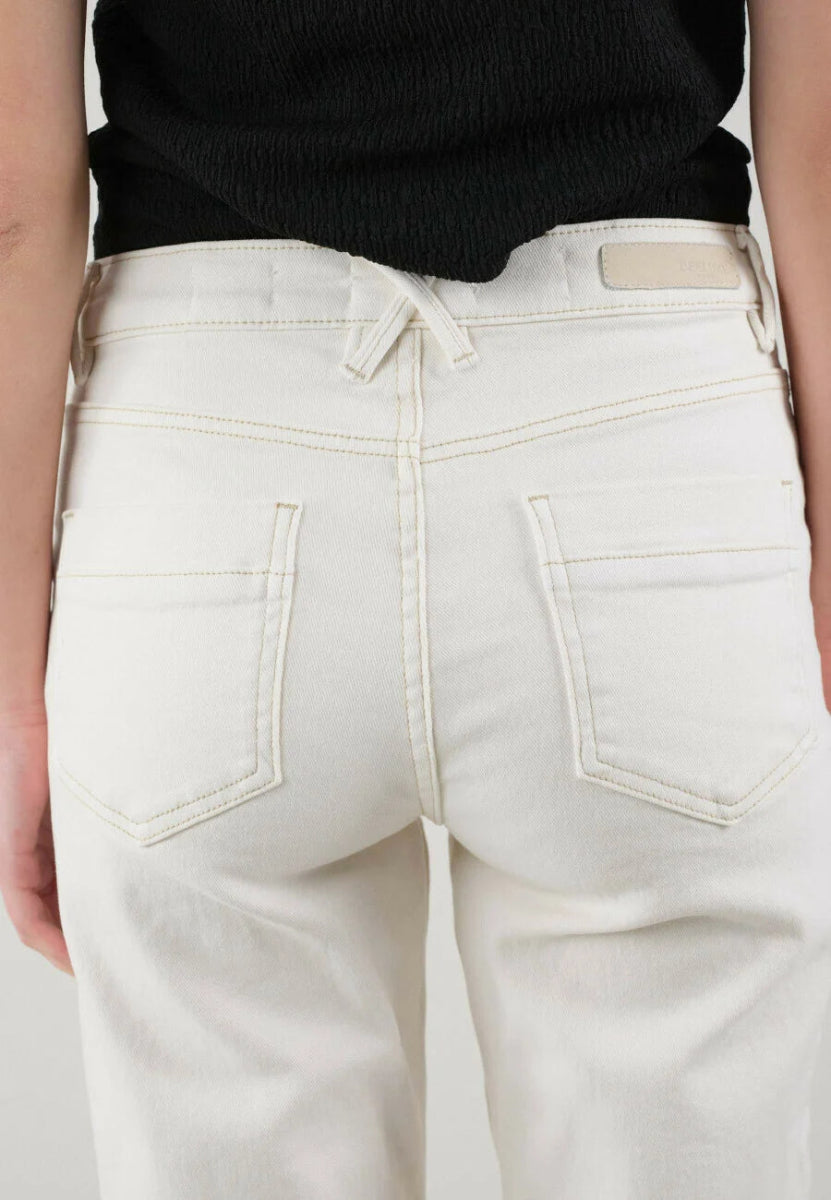 Djena Mom Jeans in Ecru