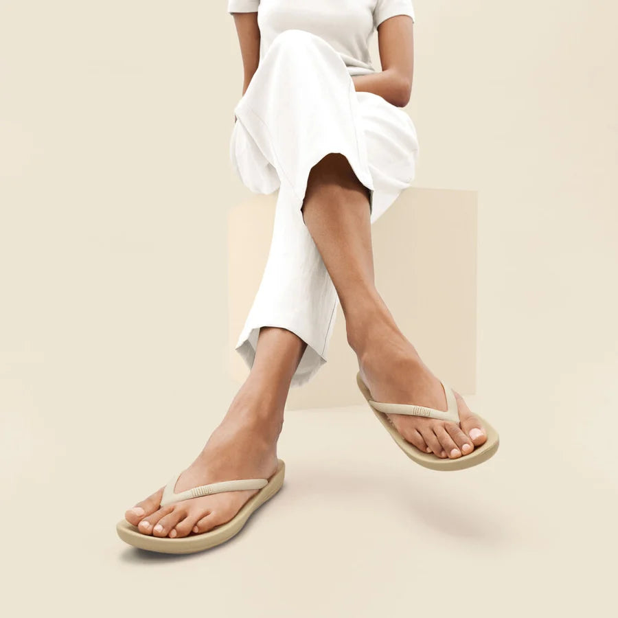 iQushion x Pantone Flops in Boulder