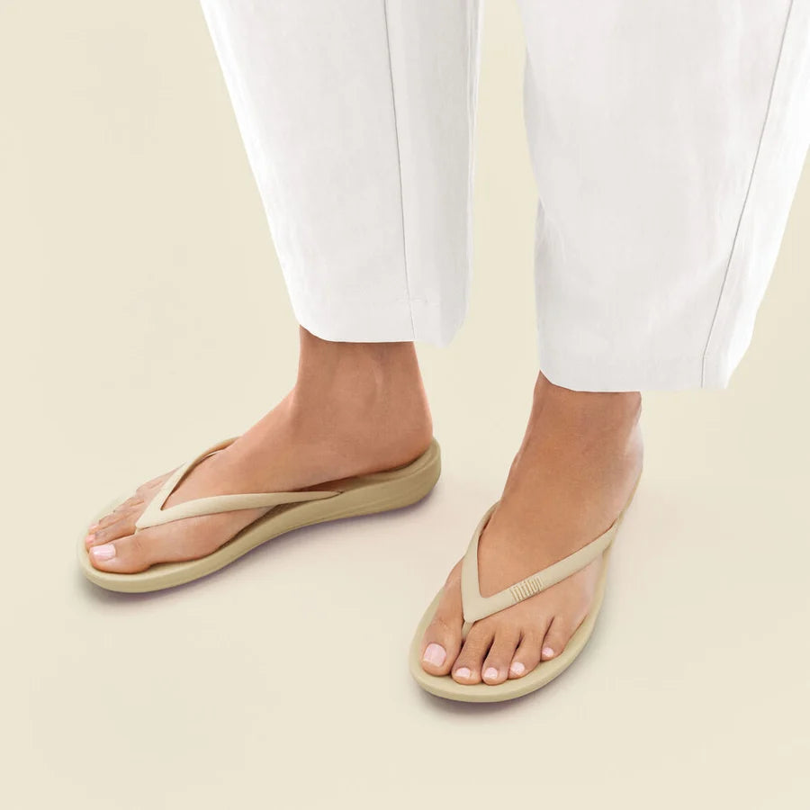 iQushion x Pantone Flops in Boulder