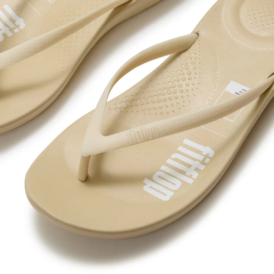 iQushion x Pantone Flops in Boulder