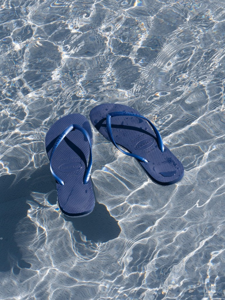 Slim Flip Flops in Navy Blue