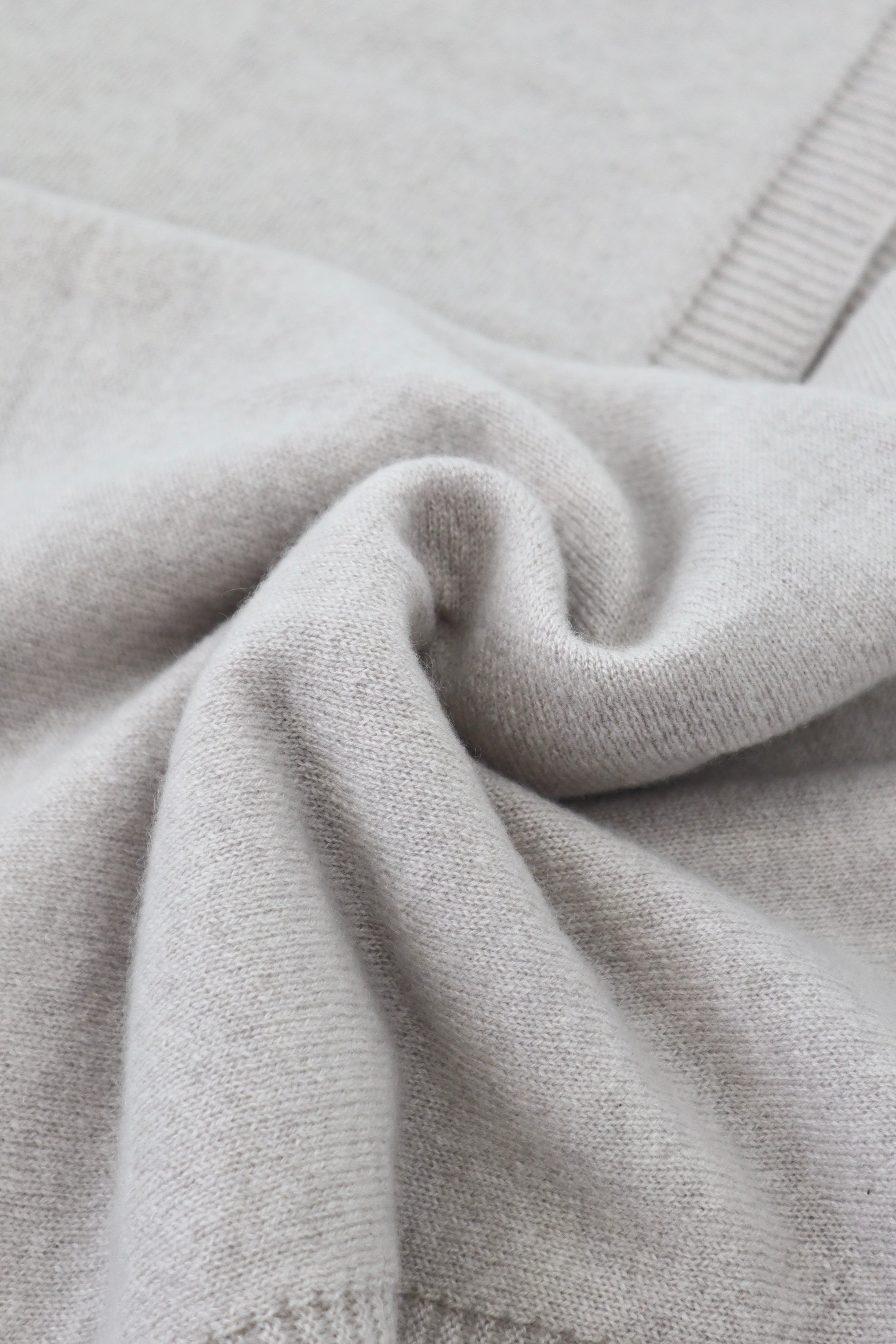 Pure Cashmere Classic Crew Cardigan in Albatross