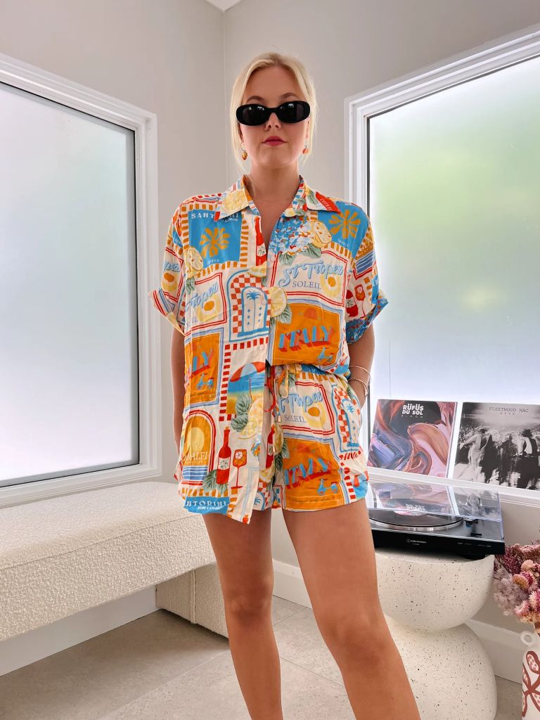 Printed Short Sleeve Curve Hem Shirt