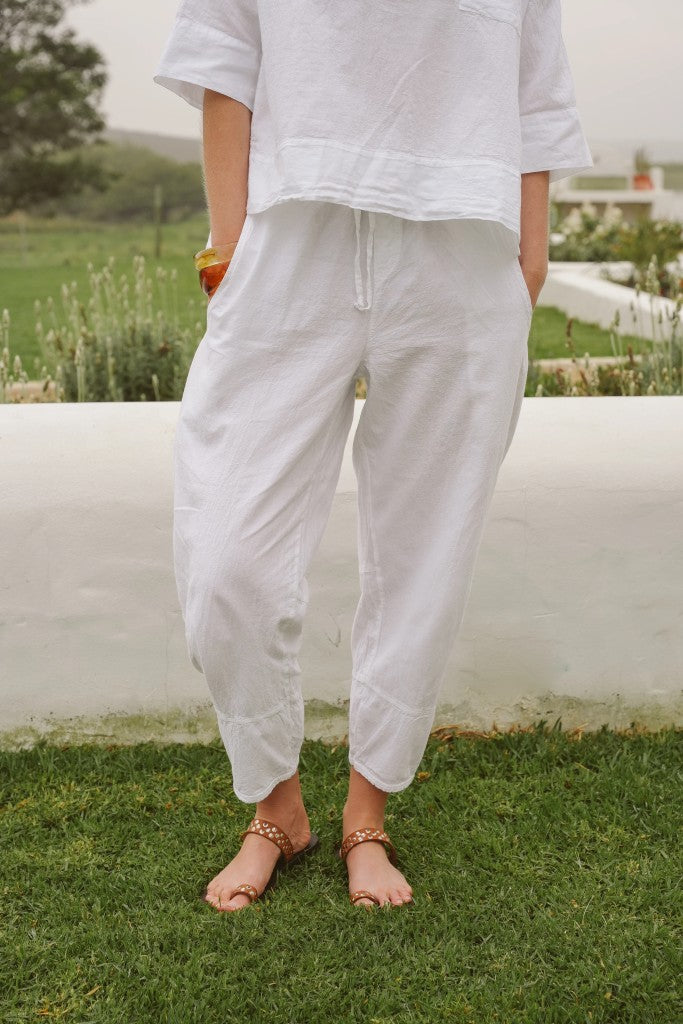 Cove Cotton Barrel Pants in White