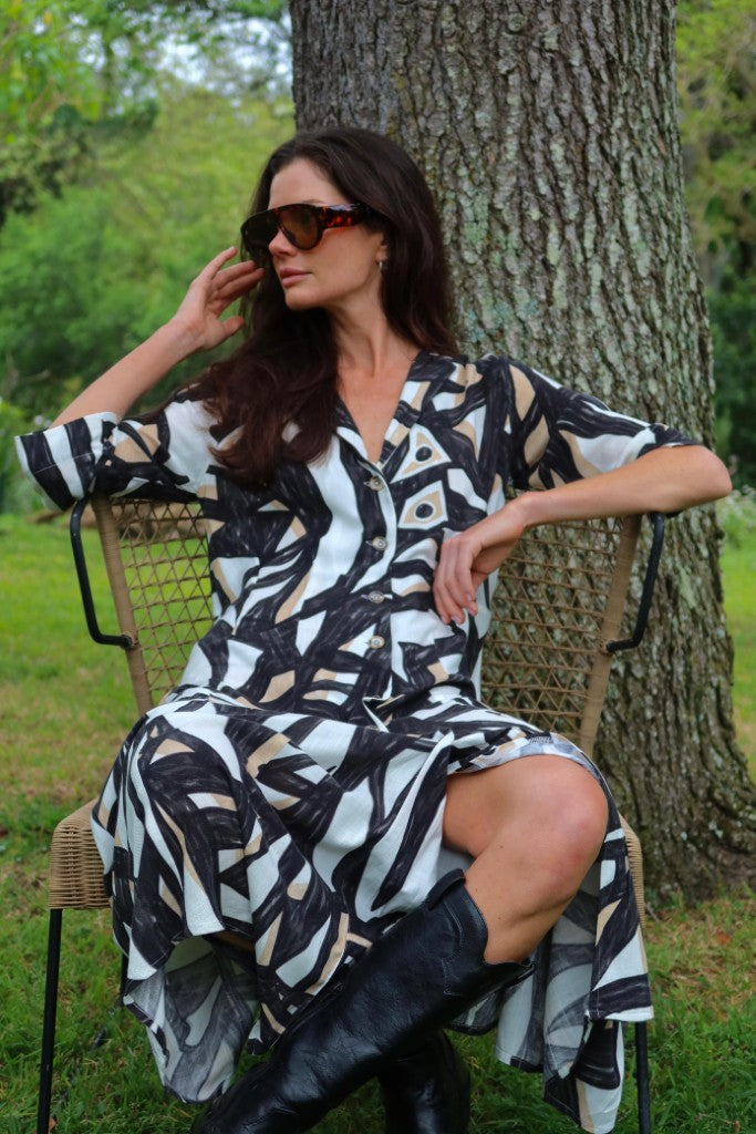 Long Dress w Collar & Pleat in Black / Camel Print