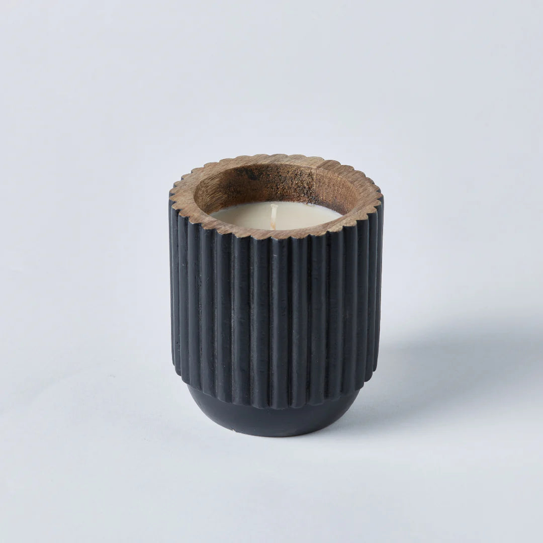 Vanilla Scented Soy Wax Mango Wood Candle in Black