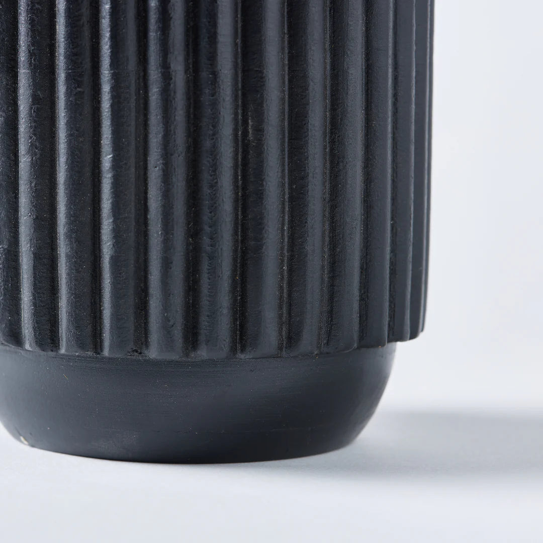 Vanilla Scented Soy Wax Mango Wood Candle in Black