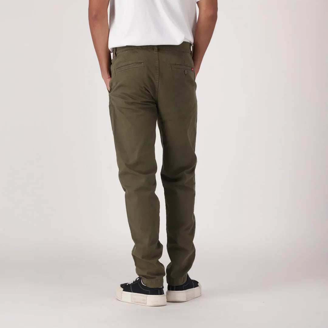 XX Chino Standard Taper in Olive Night
