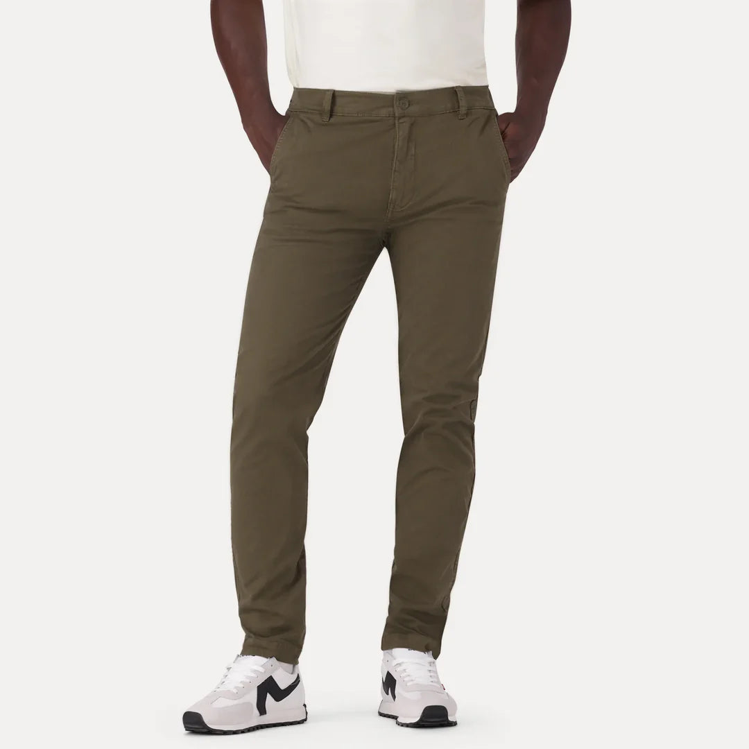 XX Chino Standard Taper in Olive Night