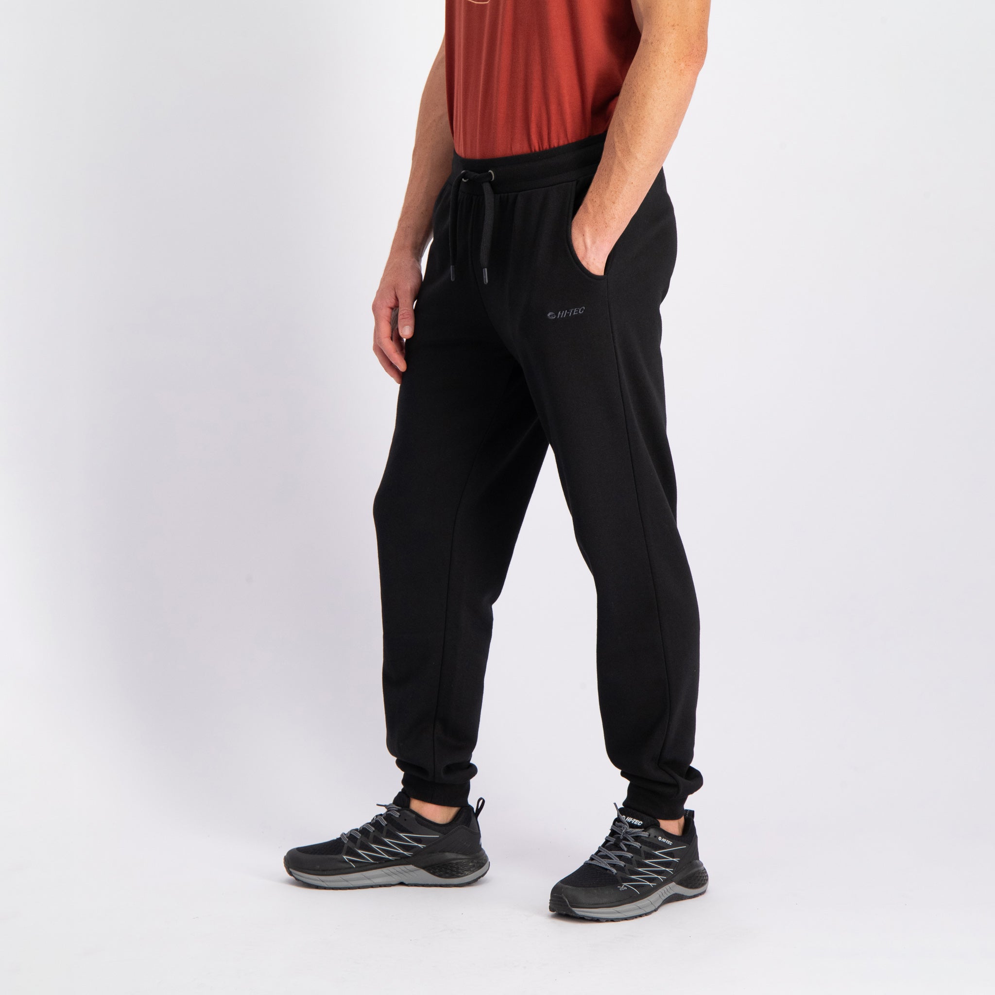 Melian Trackpants in Black