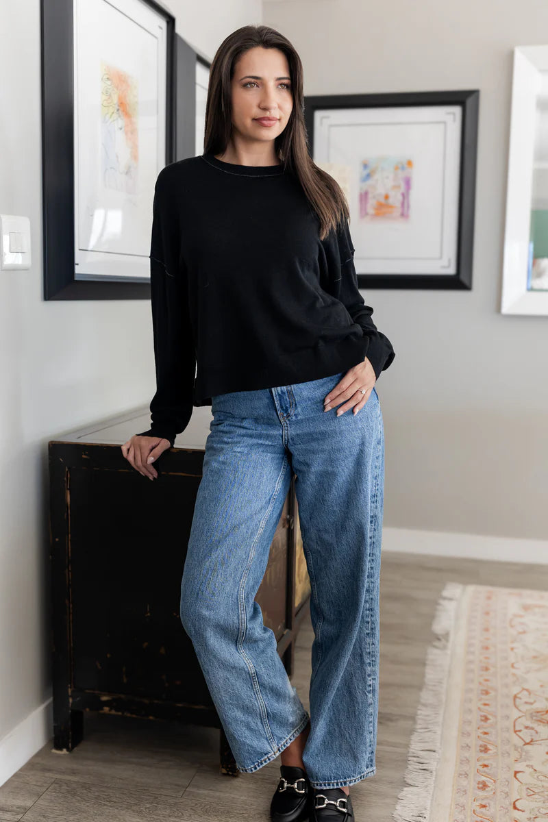Irvine Contrast Stitching Classic Crew Neck in Black