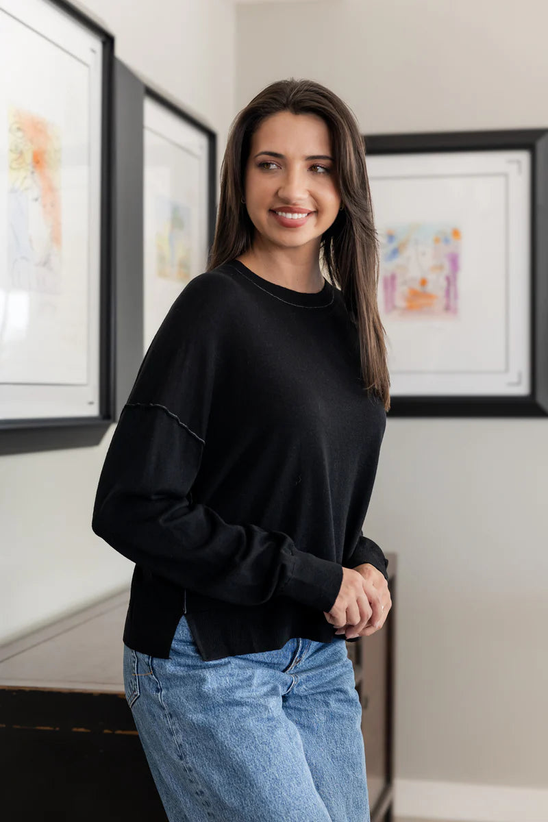 Irvine Contrast Stitching Classic Crew Neck in Black