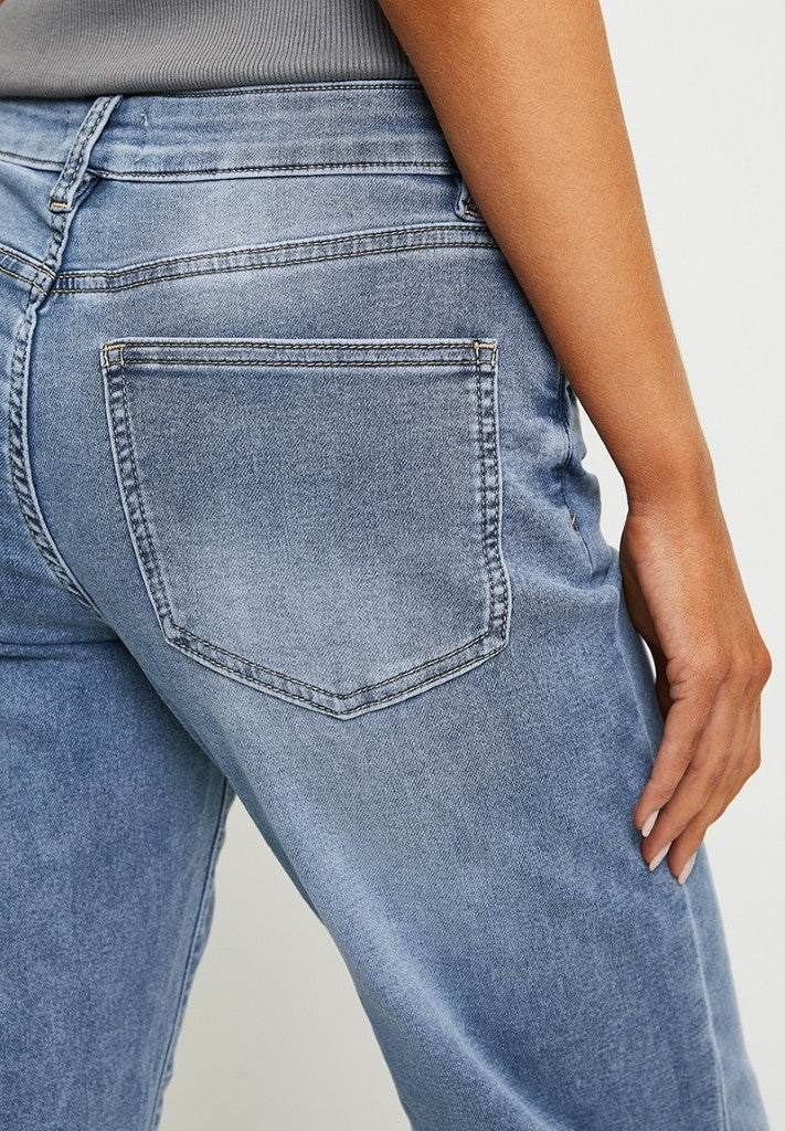 Mid Waist Straight Leg Jeans in Light Wash