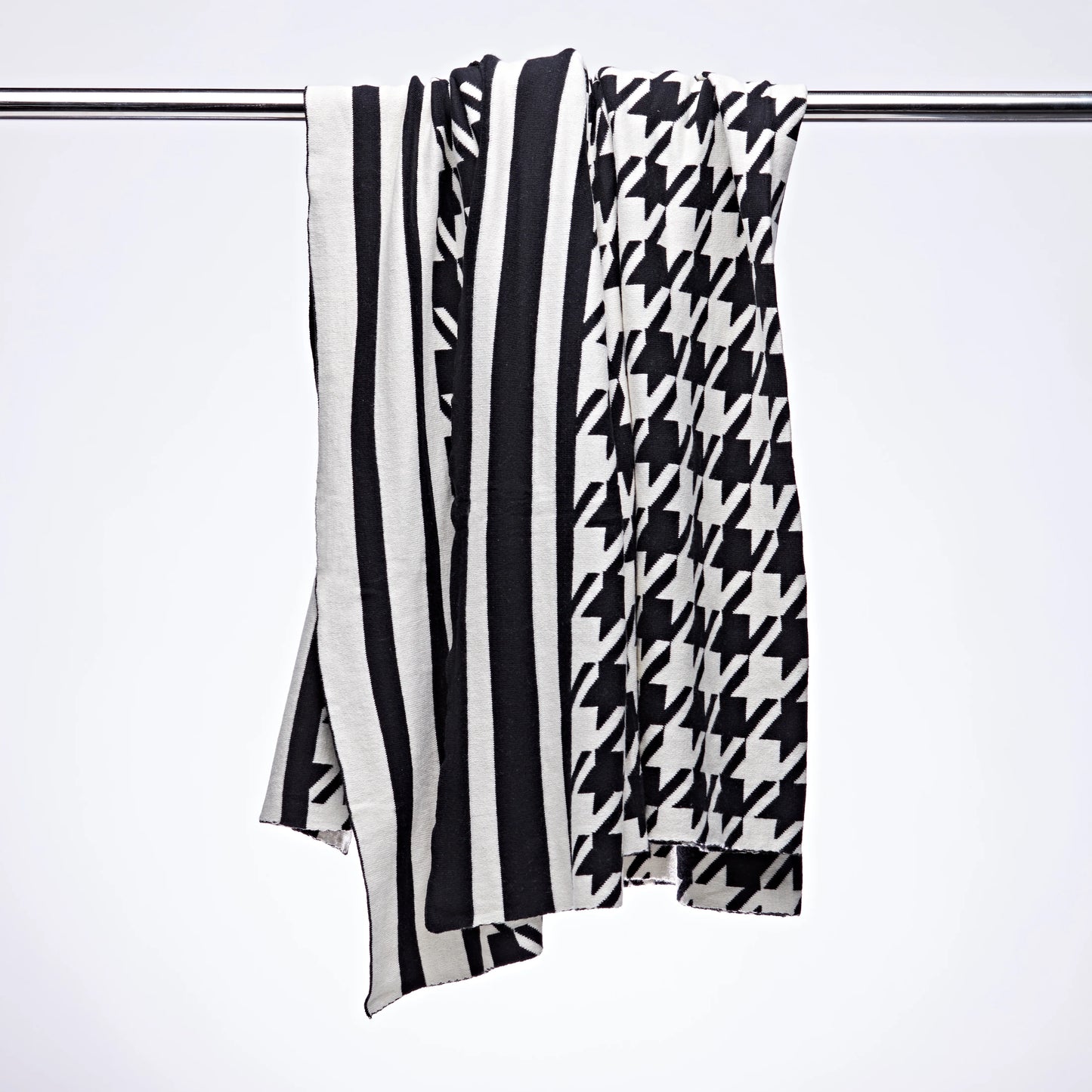 Mono Knit Reversible Cotton Throw in Houndtooth