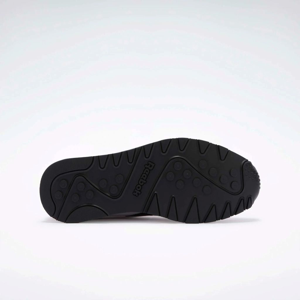Ultra Flash Unisex Sneaker in Hazy Grey / Black / White