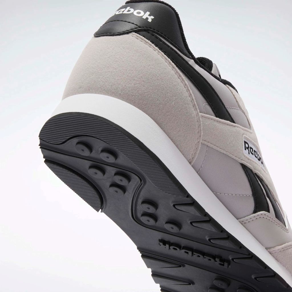 Ultra Flash Unisex Sneaker in Hazy Grey / Black / White