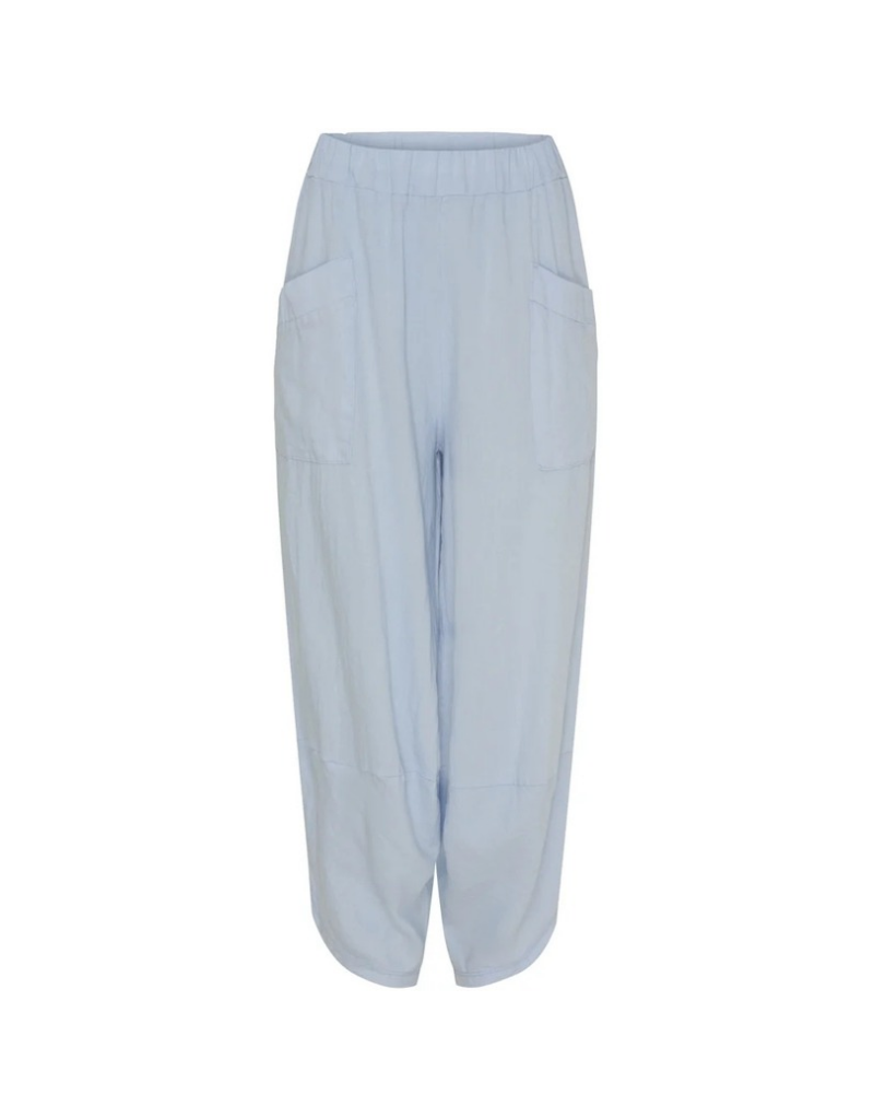Maud Pant in Celeste