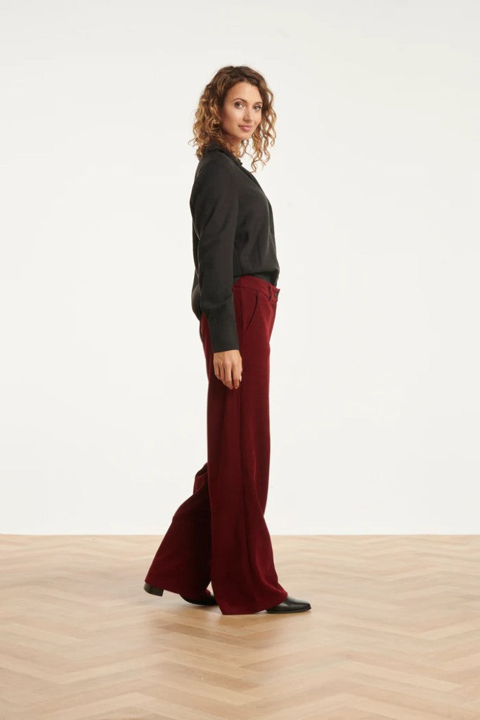 Fine Corduroy Wide Leg Pants in Bordeaux