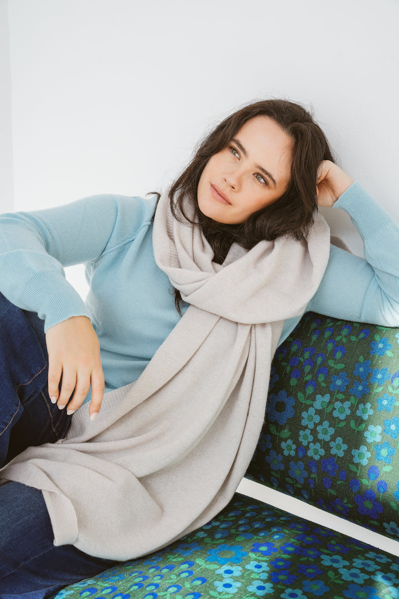 Pure Cashmere Oversized Wrap in Albatross