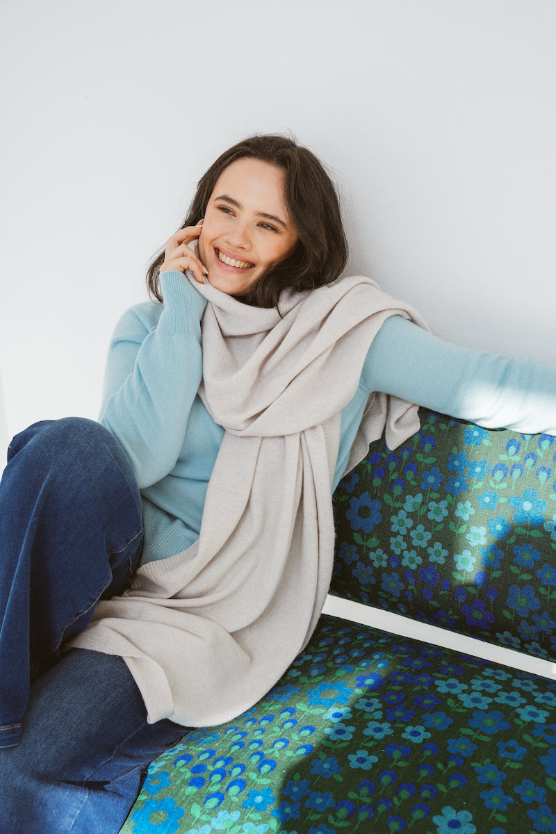 Pure Cashmere Oversized Wrap in Albatross