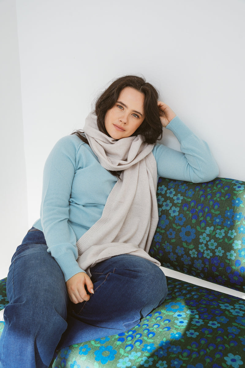 Pure Cashmere Oversized Wrap in Albatross