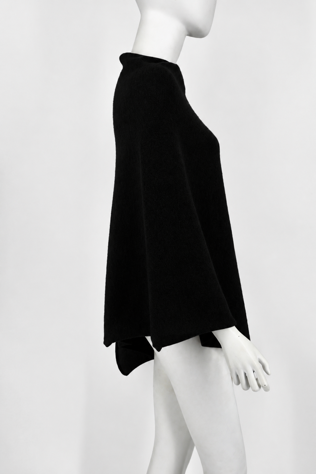 Cashmere Poncho in Black