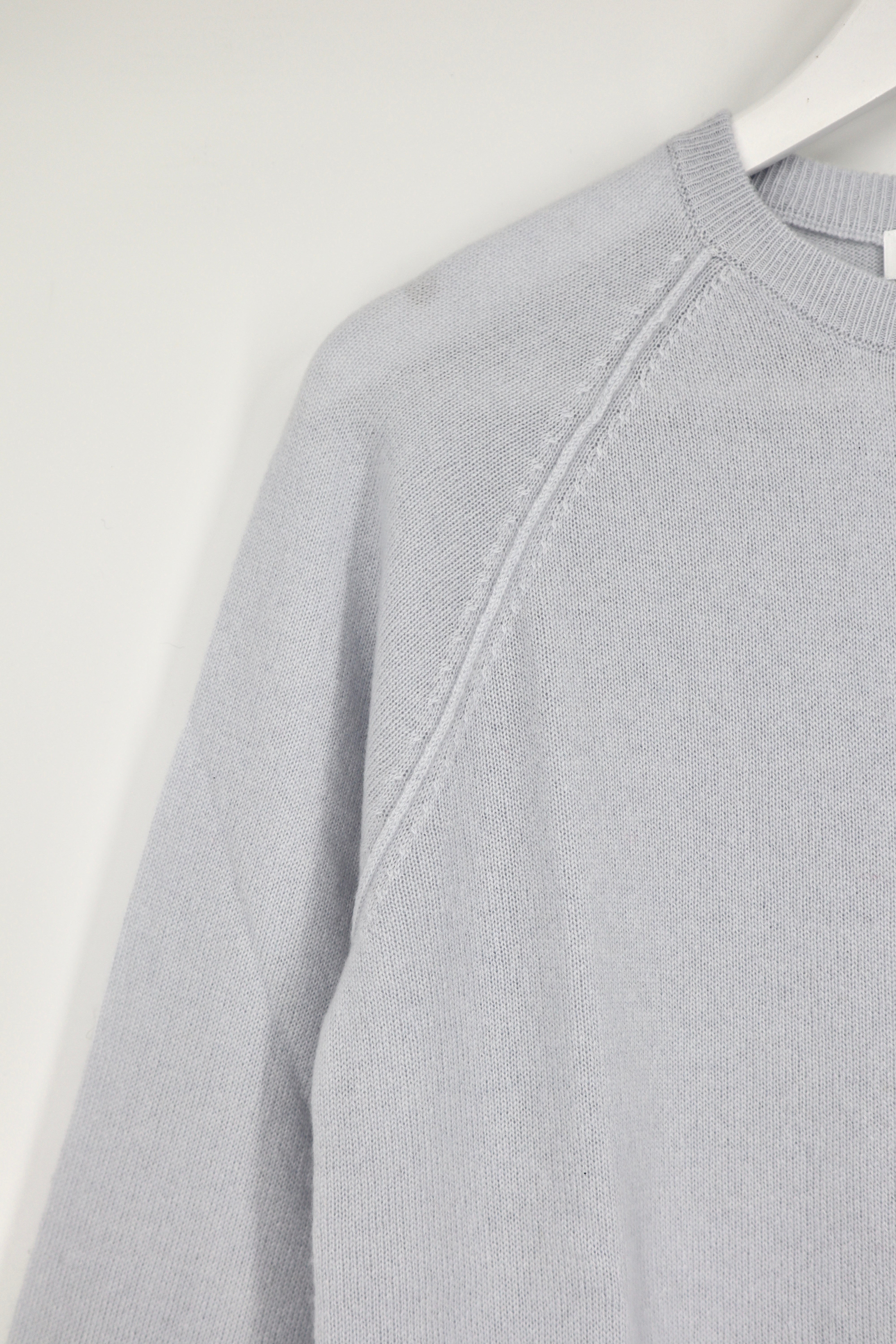 Cashmere Raglan Crew Neck Jumper in Dove Grey