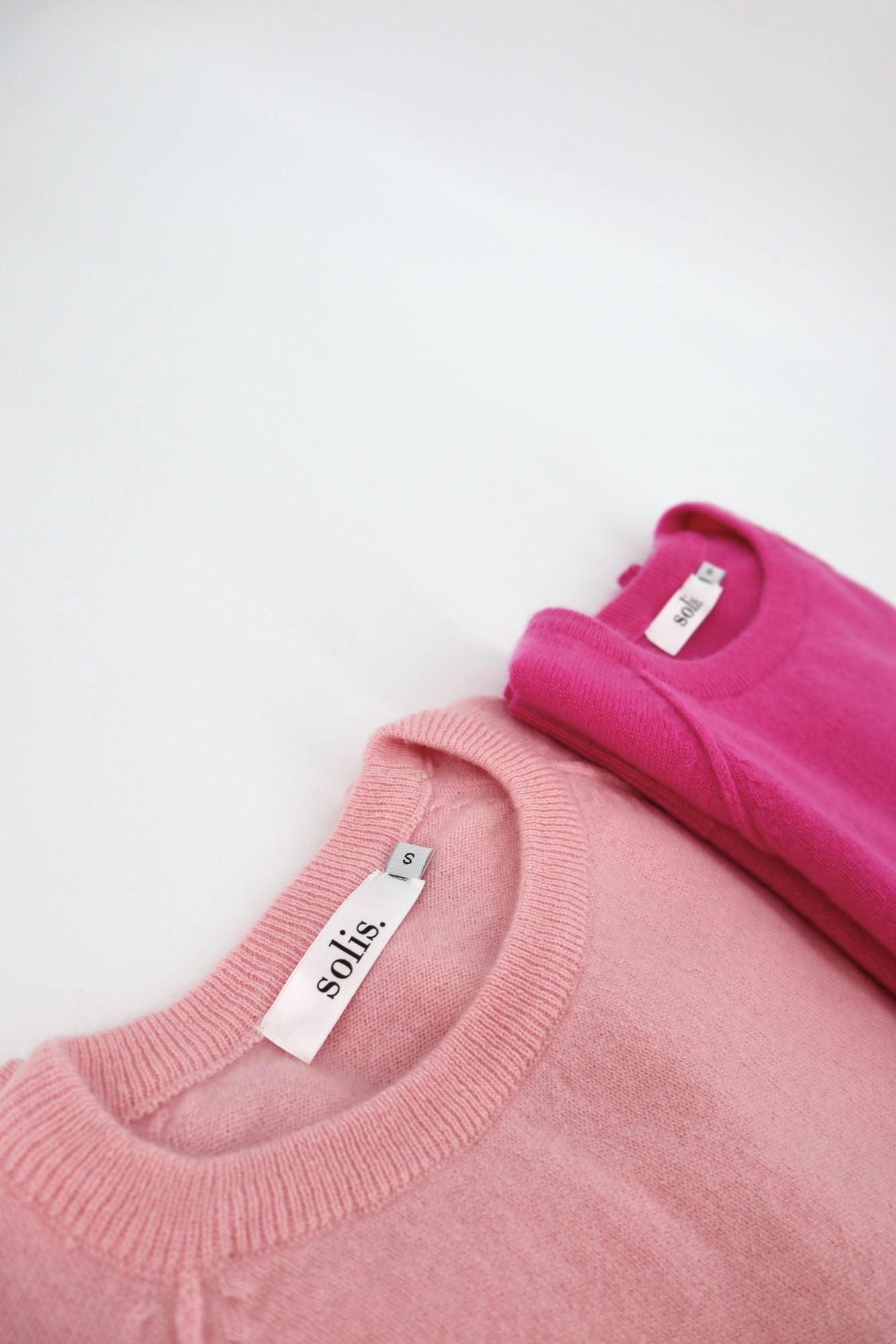 Pure Cashmere Raglan Sleeve Sweater in Cabaret