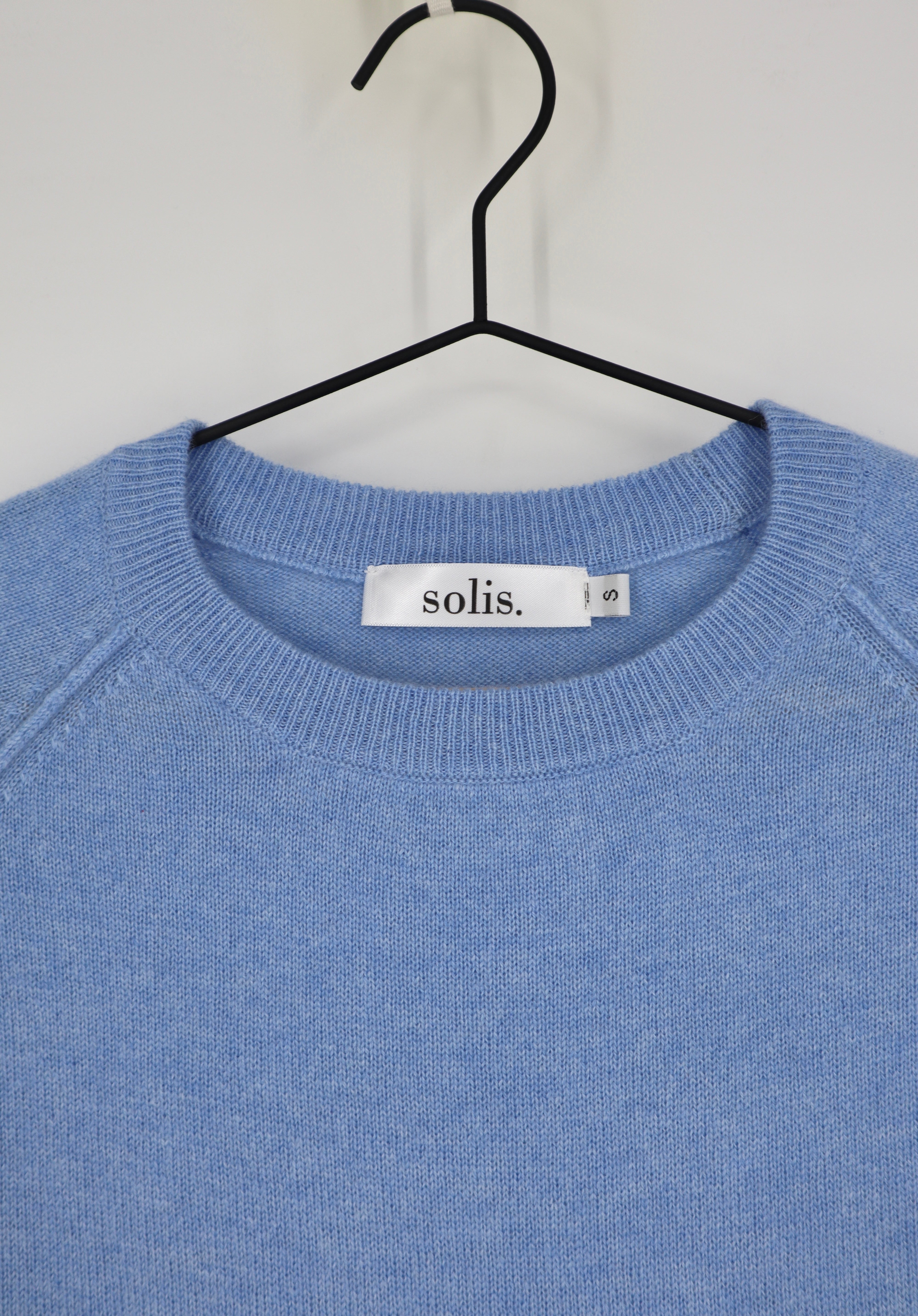 Cashmere Raglan Crew Neck Jumper in Cerulean Blue