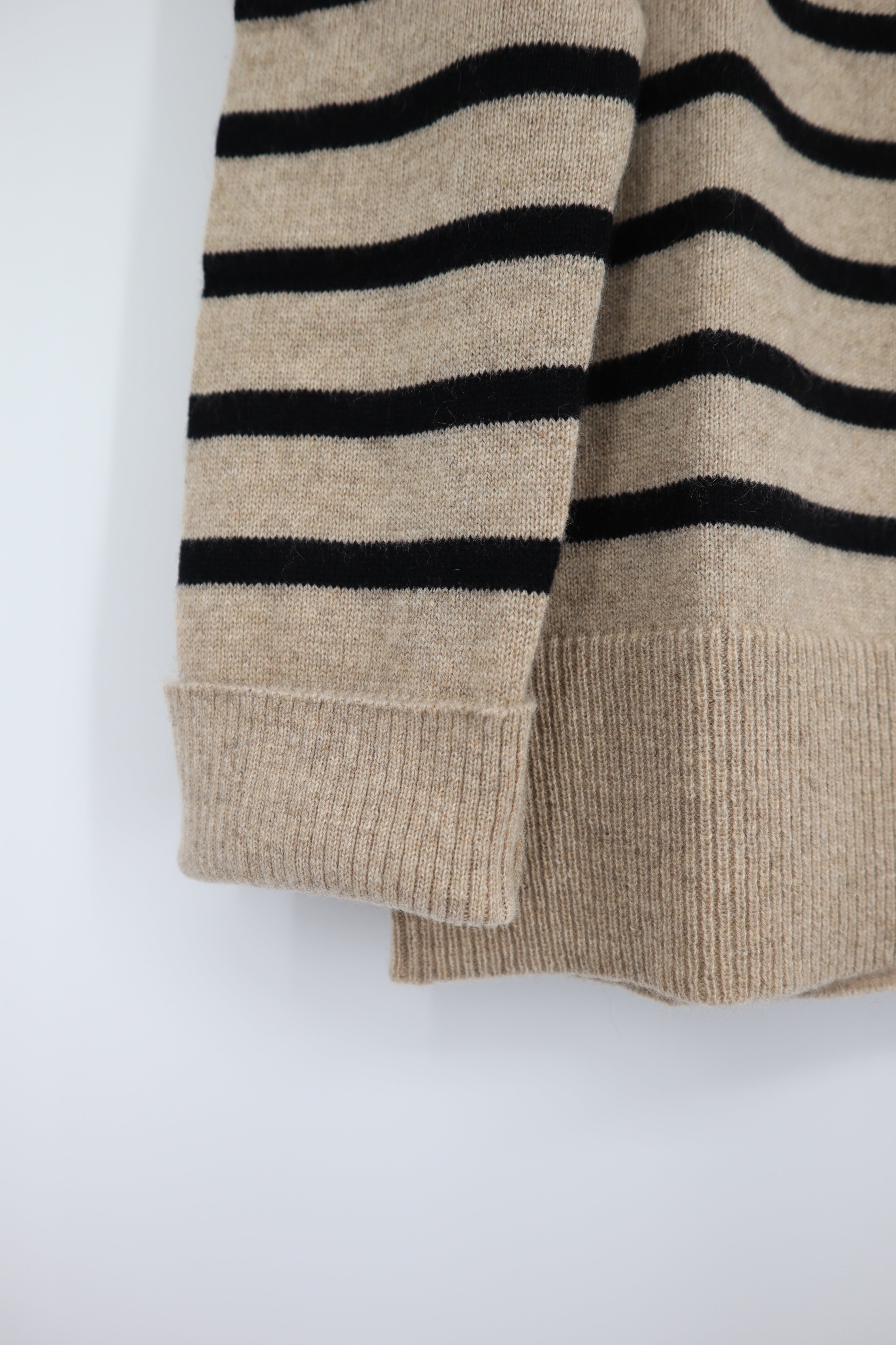 Cashmere Raglan Stripe Jumper in Eco Stone / Black