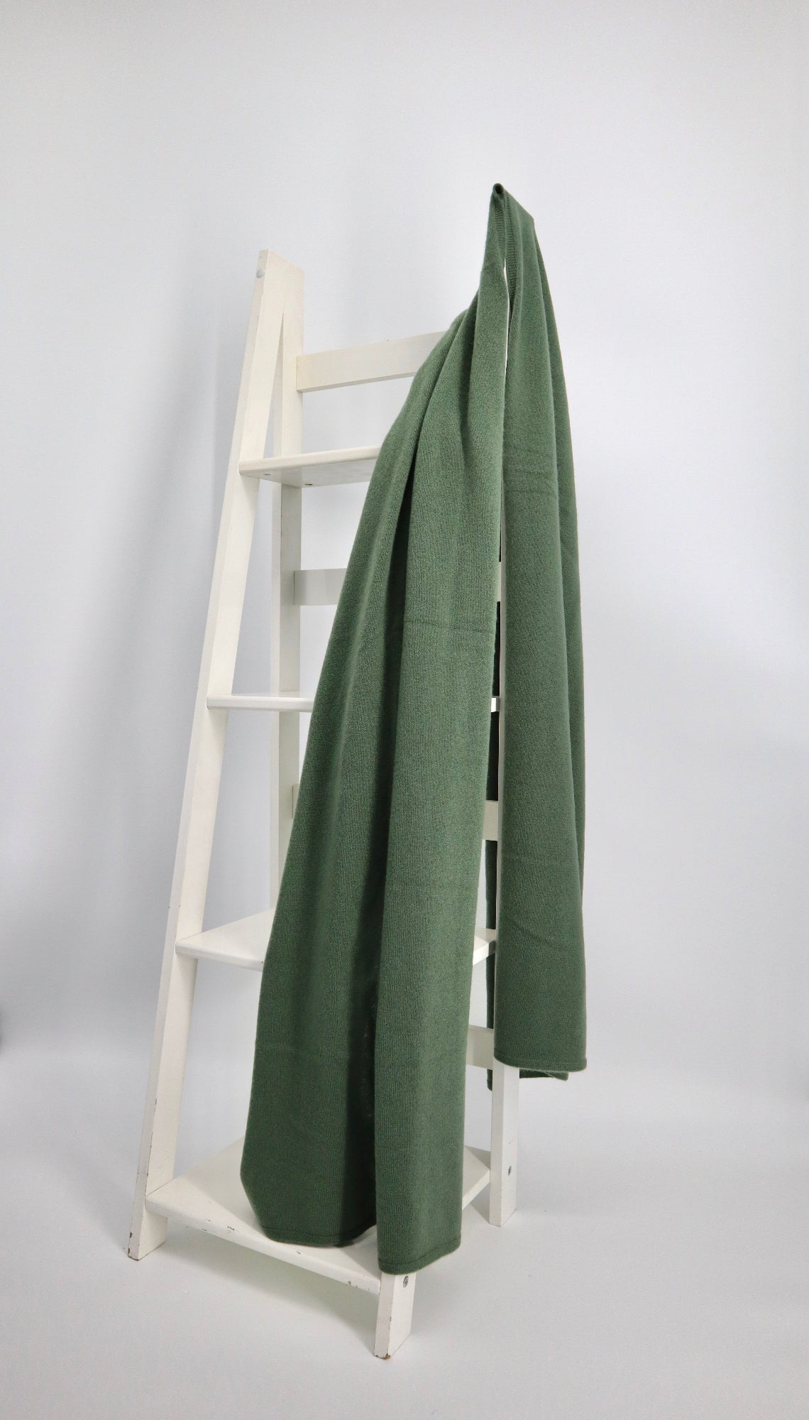 Pure Cashmere Oversized Wrap in Viridian Green