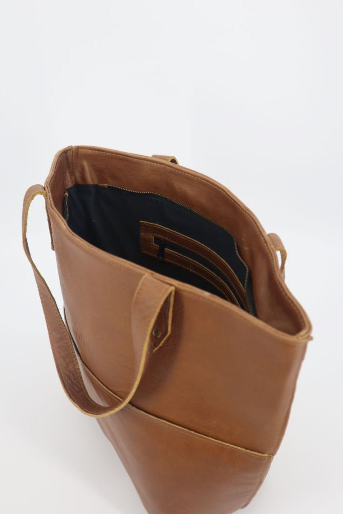 Abbey Genuine Leather Handbag in Pecan