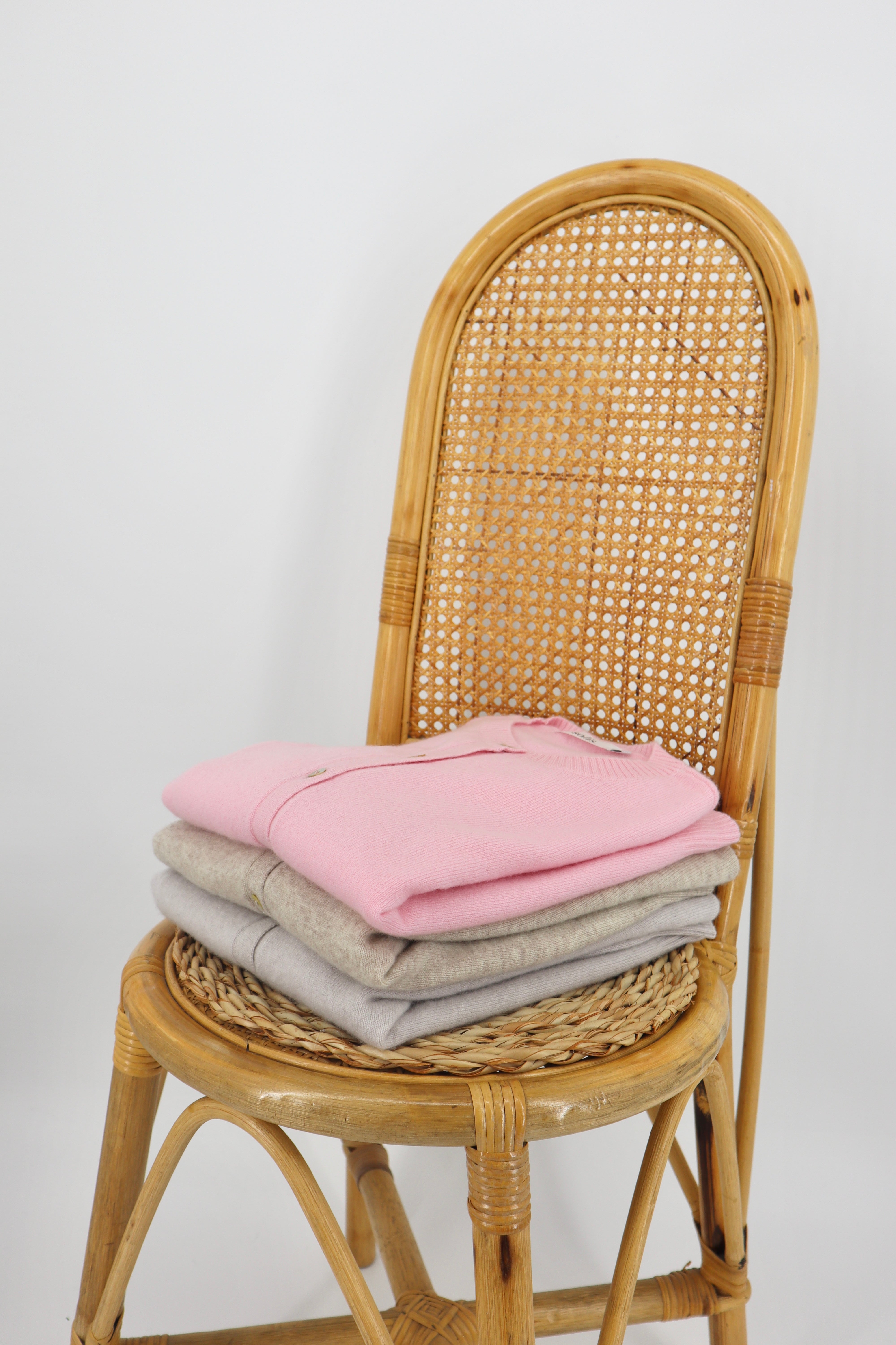 Pure Cashmere Classic Crew Cardigan in Albatross