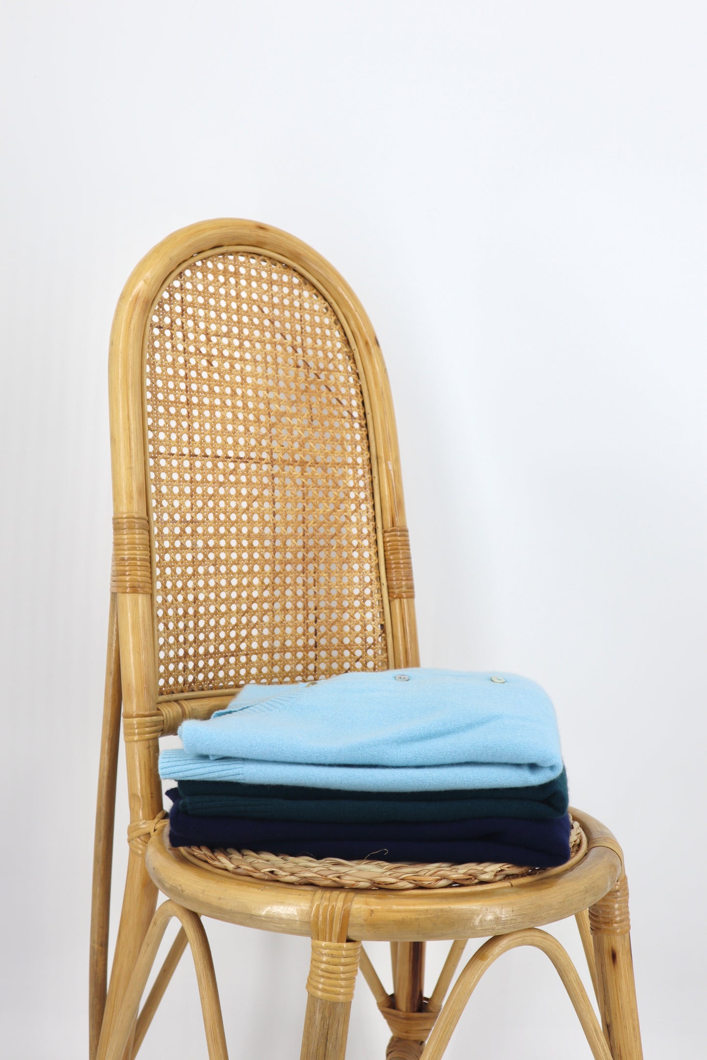 Pure Cashmere Classic Crew Cardigan in Aqua