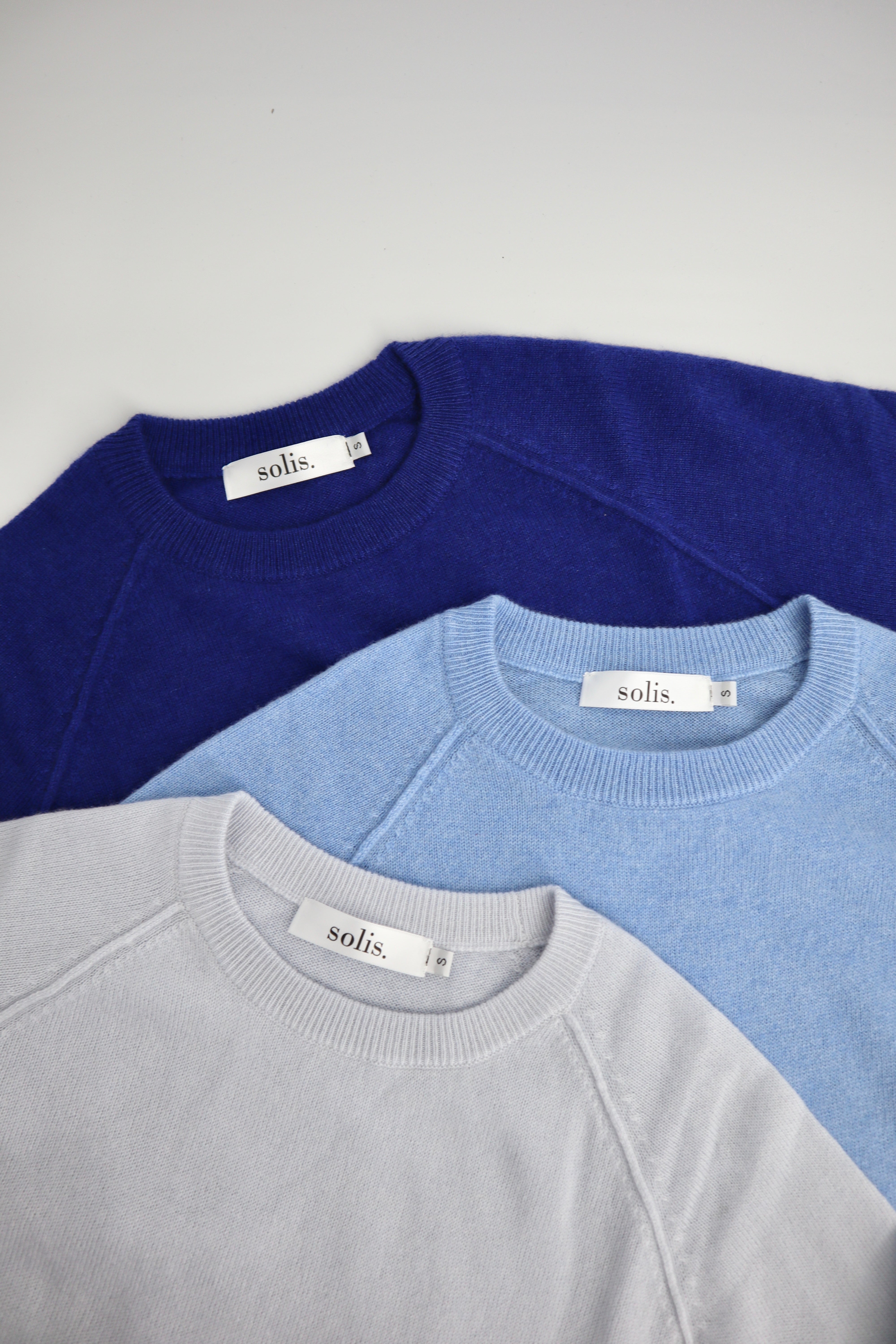 Cashmere Raglan Crew Neck Jumper in Cerulean Blue