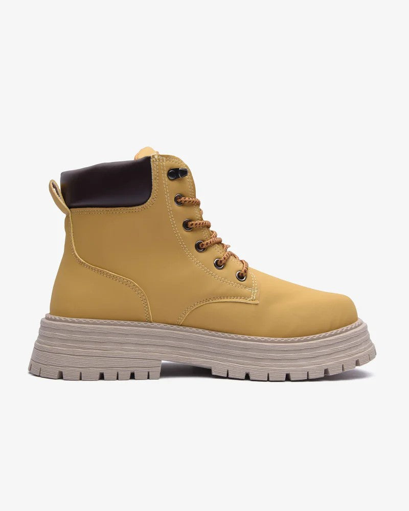 Everest Outdoor Shoes in Honey