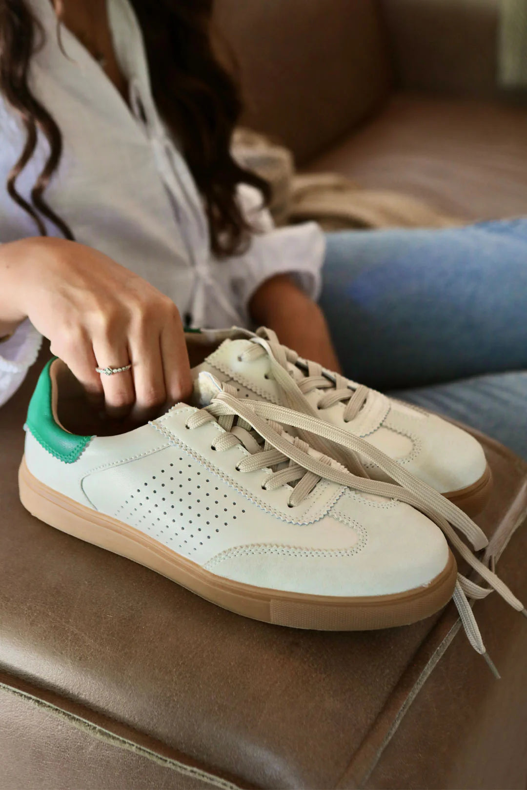 Tamara Leather Sneaker in Beige / Green Scallop