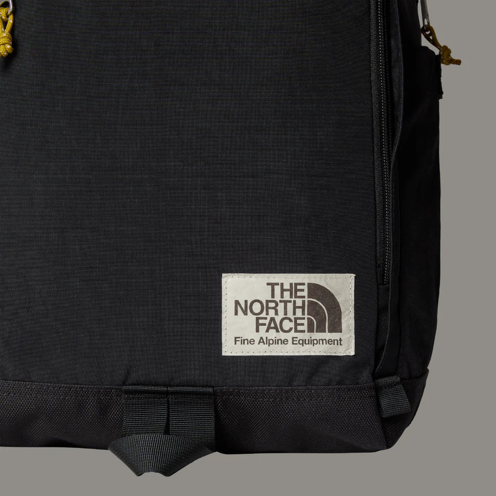 Berkeley Daypack in Black / Mineral Gold