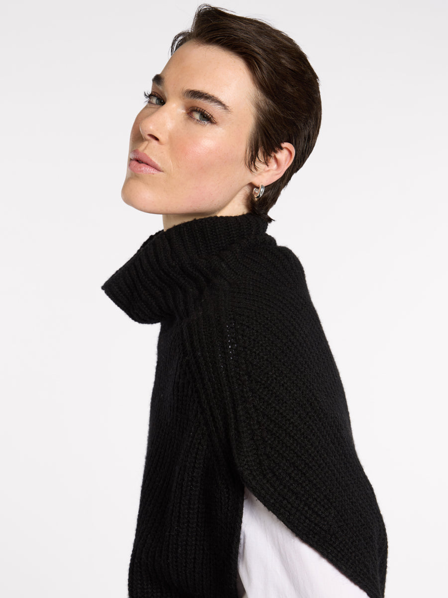 Chunky Knit Pullover in Black
