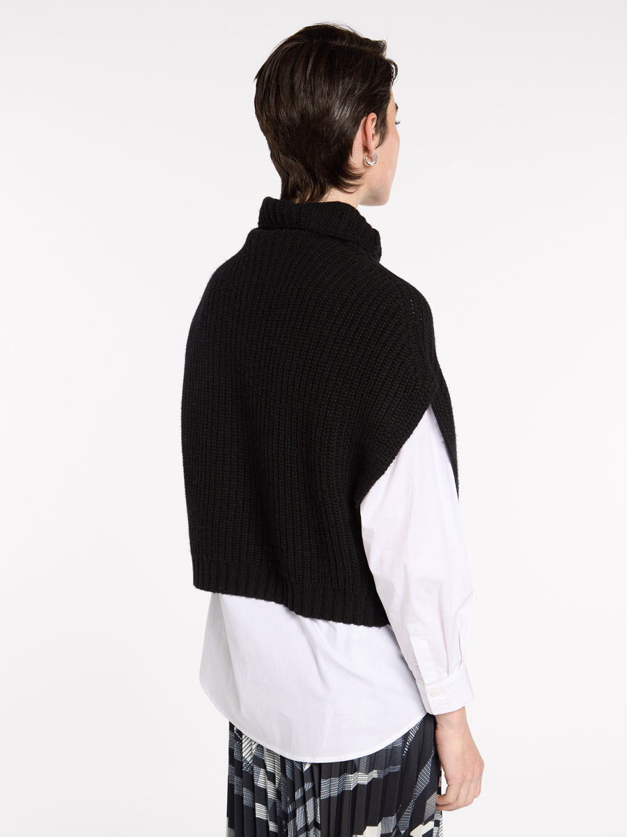 Chunky Lambswool Knit Pullover in Black