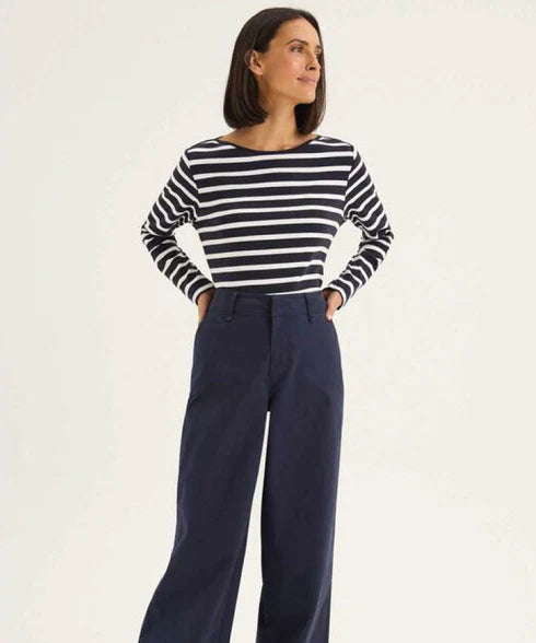 Boardwalk Tee in Navy / Oat