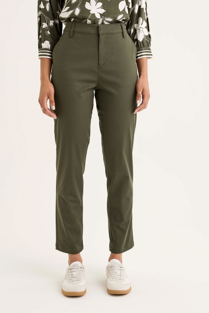 Classic Chino in Khaki