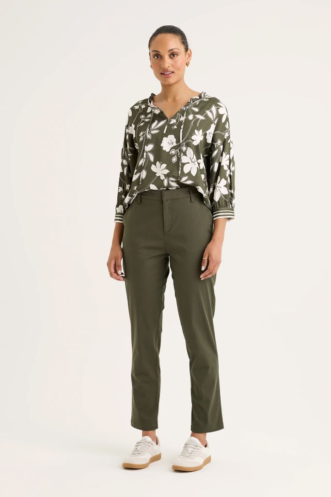 Classic Chino in Khaki