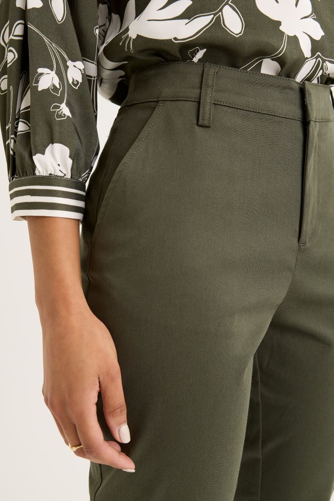 Classic Chino in Khaki